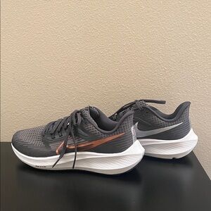 Nike Air Zoom Pegasus Women’s Size 7.5